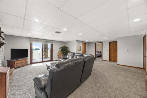 130 Joseph Lane SE Mt Vernon IA 52314