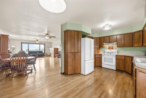 130 Joseph Lane SE Mt Vernon IA 52314