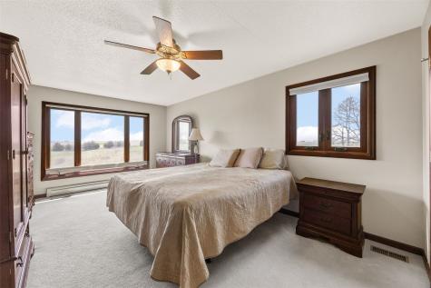 130 Joseph Lane SE Mt Vernon IA 52314
