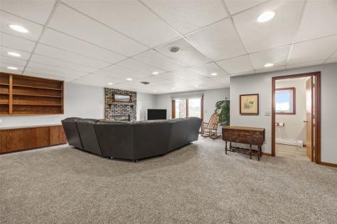130 Joseph Lane SE Mt Vernon IA 52314