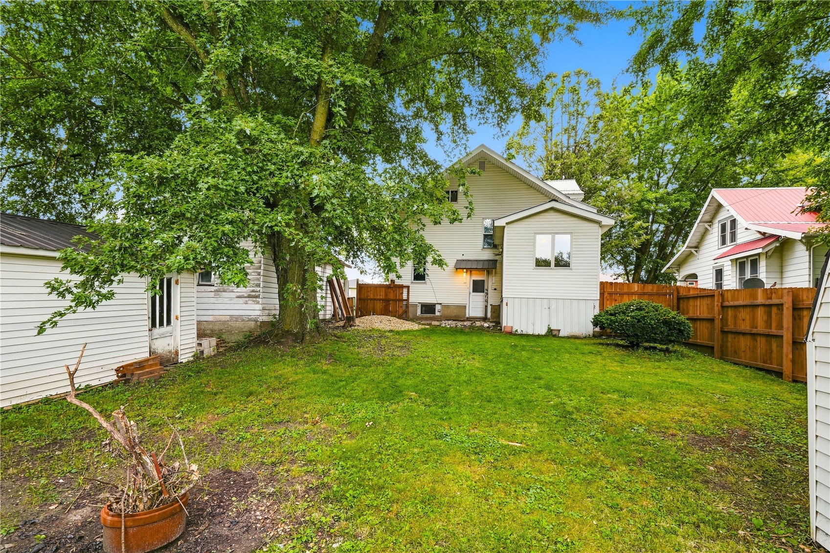 310 N William Earlville IA 52041