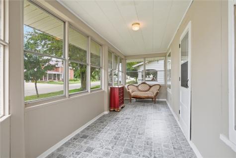 310 N William Earlville IA 52041