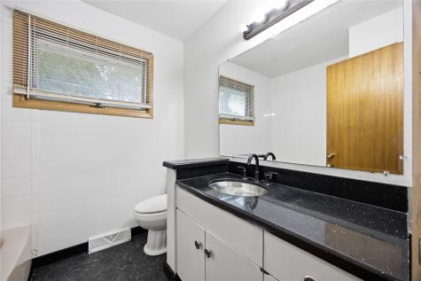 1344 J Avenue Cedar Rapids IA 52402