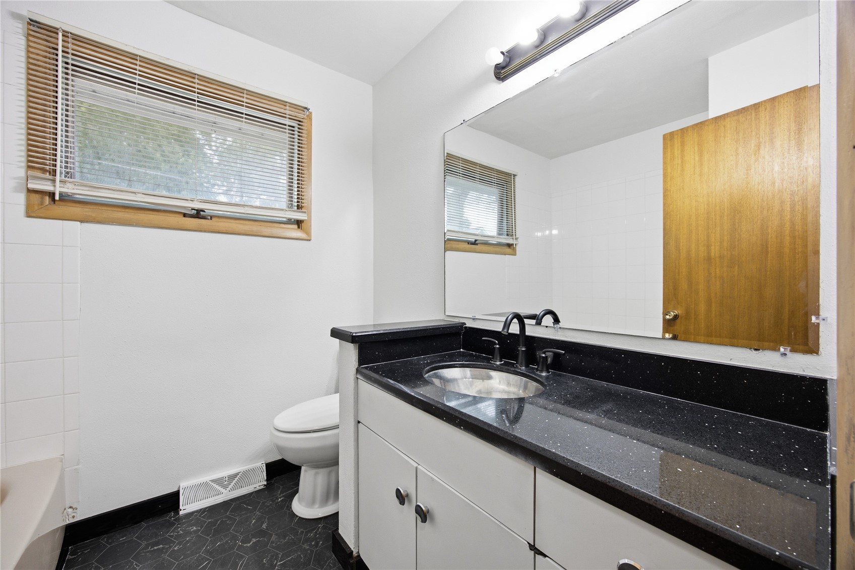 1344 J Avenue Cedar Rapids IA 52402