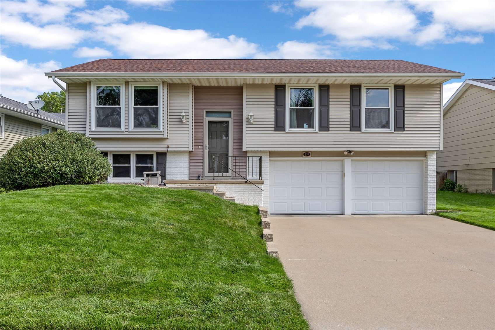 230 Sussex Drive NE Cedar Rapids IA 52402