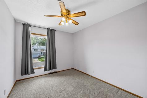 230 Sussex Drive NE Cedar Rapids IA 52402