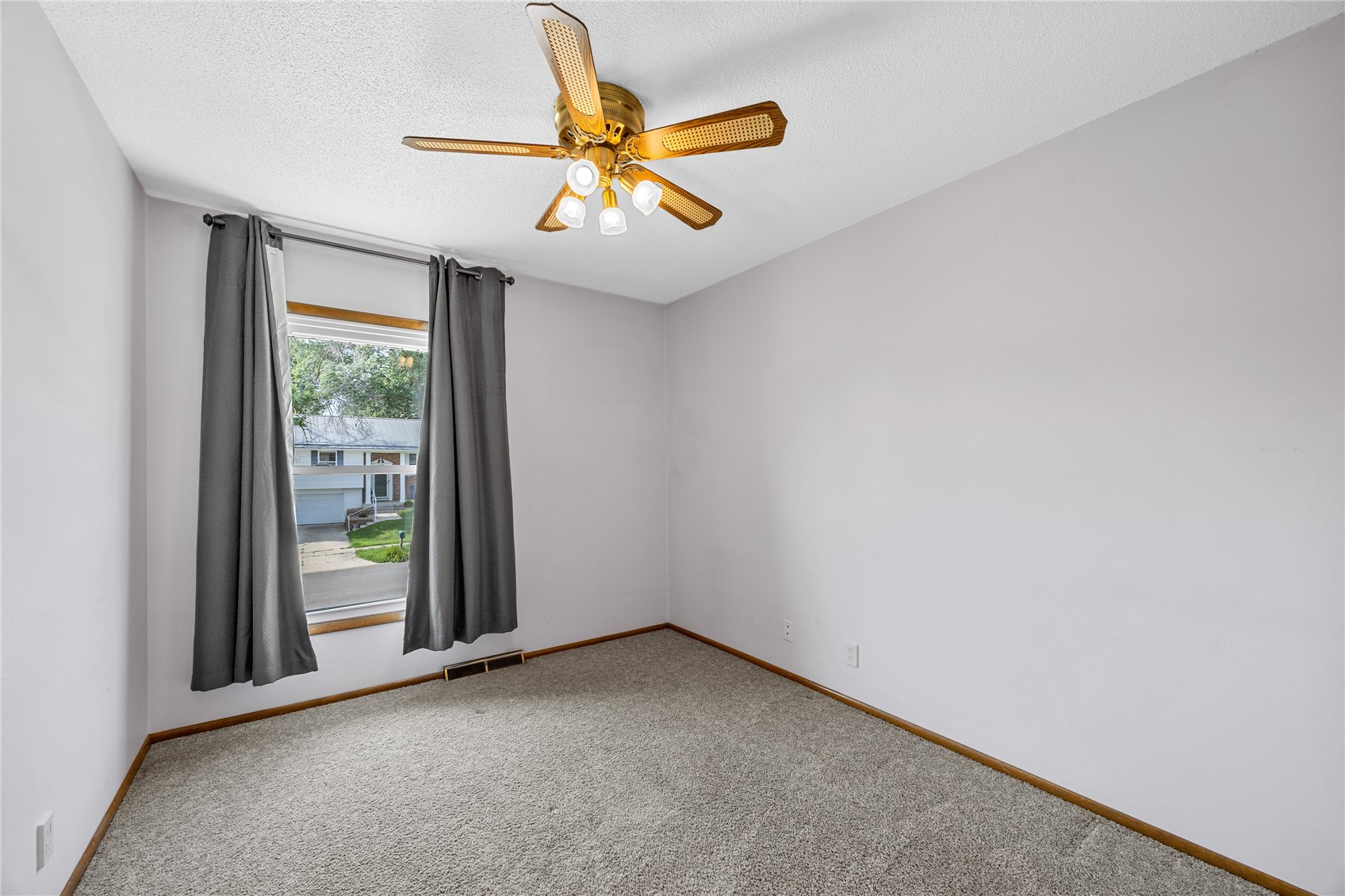 230 Sussex Drive NE Cedar Rapids IA 52402