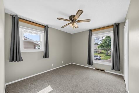 230 Sussex Drive NE Cedar Rapids IA 52402