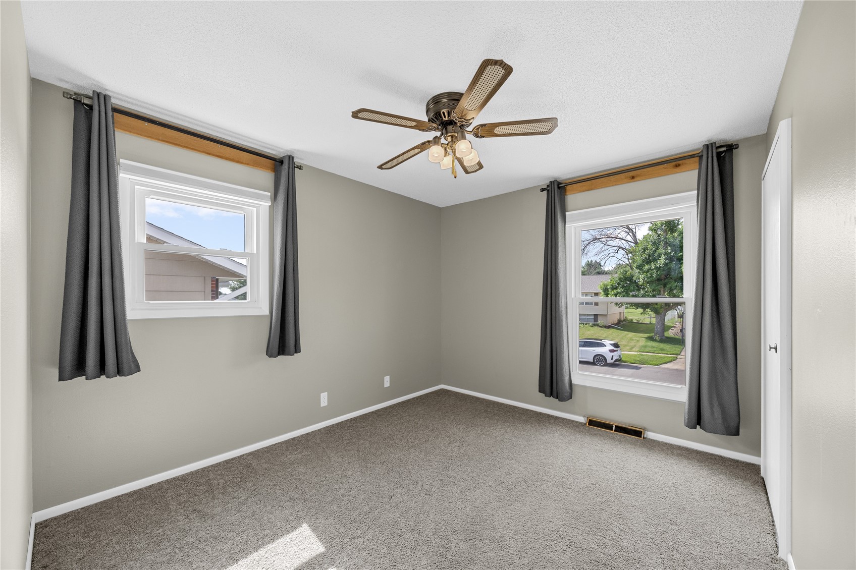 230 Sussex Drive NE Cedar Rapids IA 52402