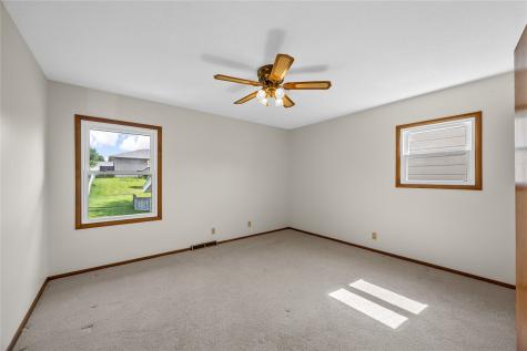 230 Sussex Drive NE Cedar Rapids IA 52402