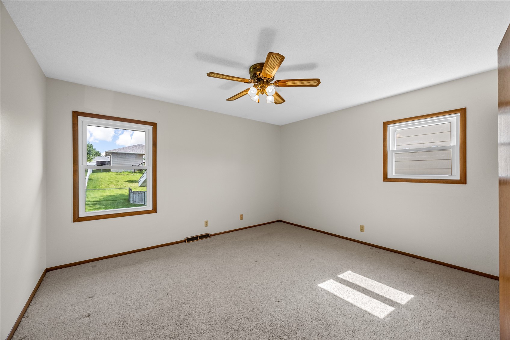 230 Sussex Drive NE Cedar Rapids IA 52402