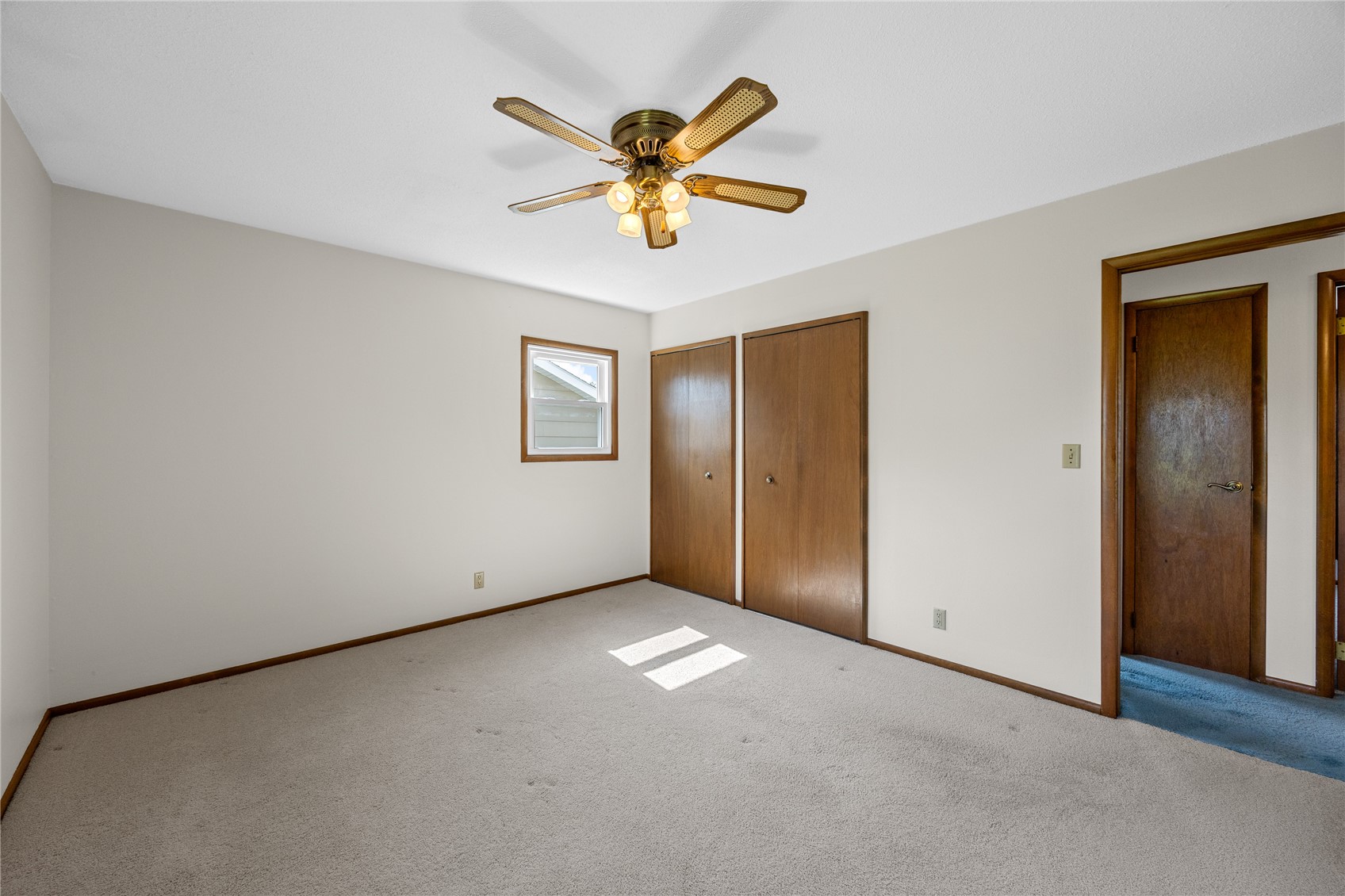 230 Sussex Drive NE Cedar Rapids IA 52402