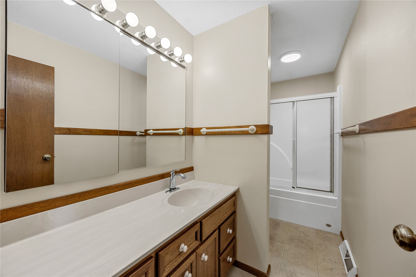 230 Sussex Drive NE Cedar Rapids IA 52402
