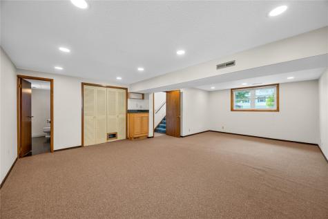 230 Sussex Drive NE Cedar Rapids IA 52402