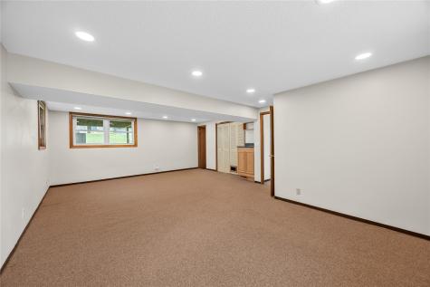 230 Sussex Drive NE Cedar Rapids IA 52402