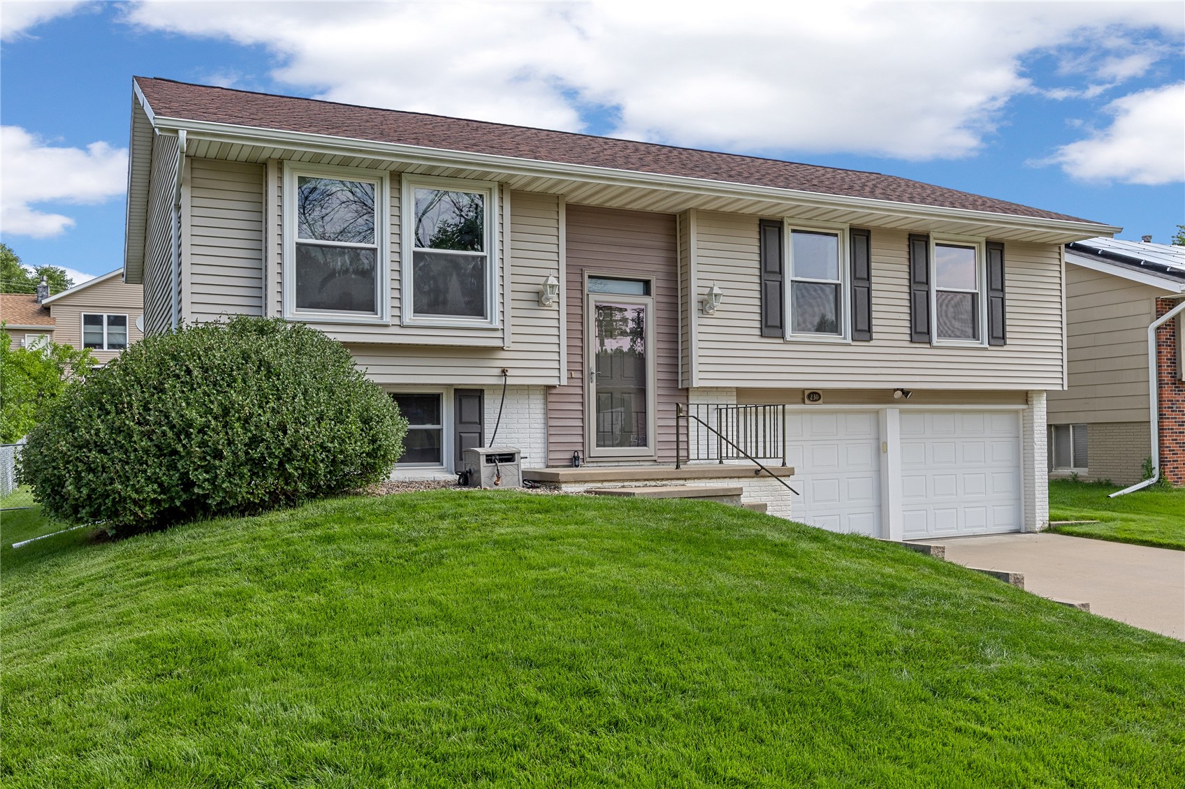 230 Sussex Drive NE Cedar Rapids IA 52402
