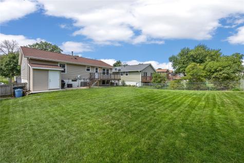 230 Sussex Drive NE Cedar Rapids IA 52402