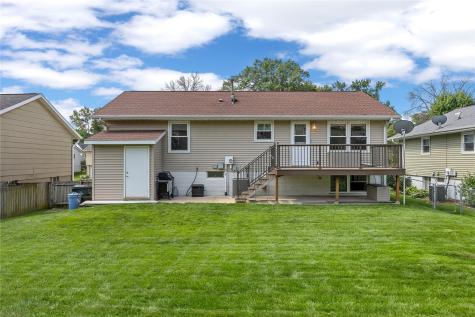 230 Sussex Drive NE Cedar Rapids IA 52402