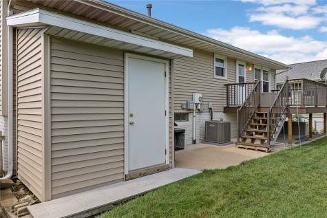 230 Sussex Drive NE Cedar Rapids IA 52402