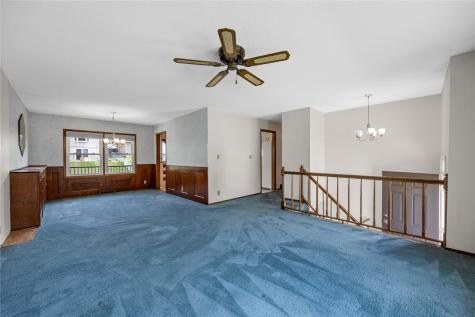 230 Sussex Drive NE Cedar Rapids IA 52402