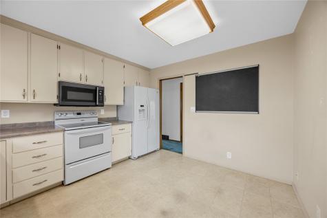 230 Sussex Drive NE Cedar Rapids IA 52402