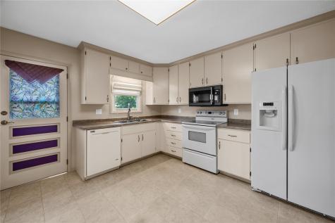 230 Sussex Drive NE Cedar Rapids IA 52402