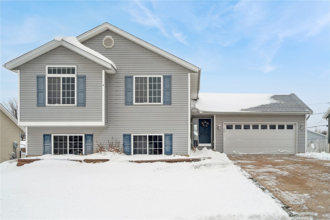 2020 25th Street SW Cedar Rapids IA 52404