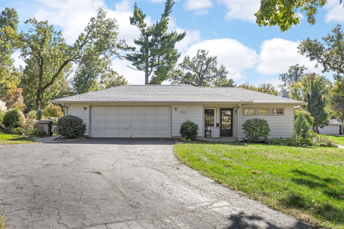 1911 Ridgeway Drive SE Cedar Rapids IA 52403