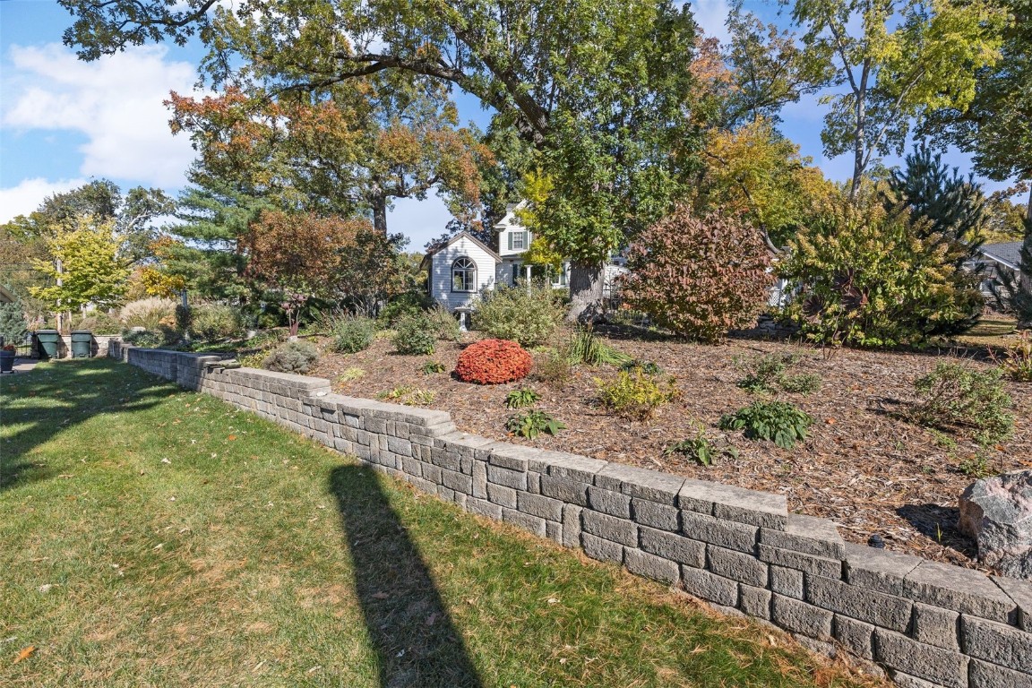 1911 Ridgeway Drive SE Cedar Rapids IA 52403
