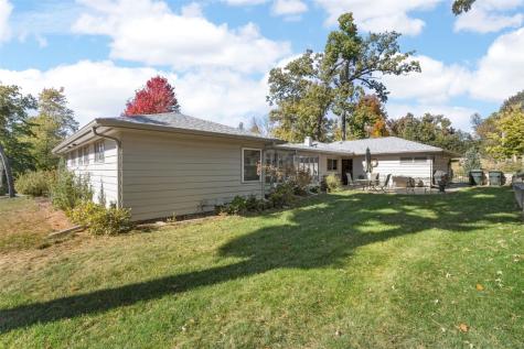 1911 Ridgeway Drive SE Cedar Rapids IA 52403