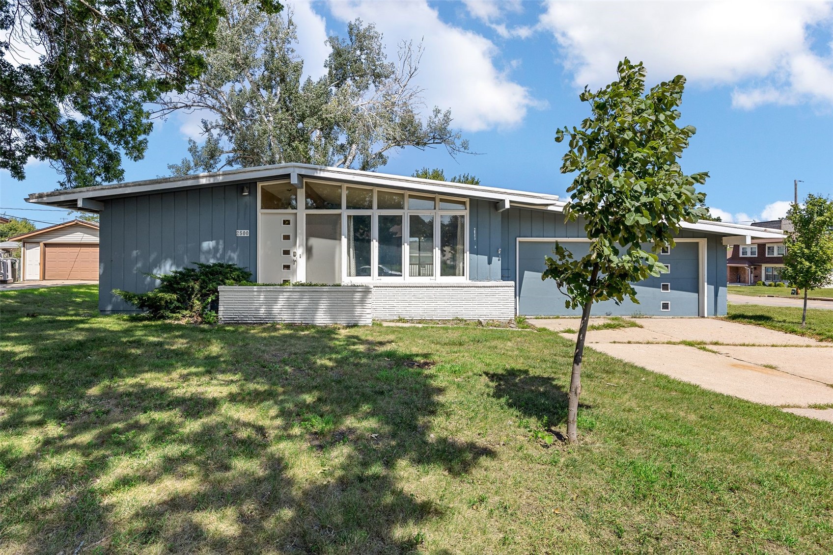 Cedar Rapids IA, 2500 Falbrook Drive NE