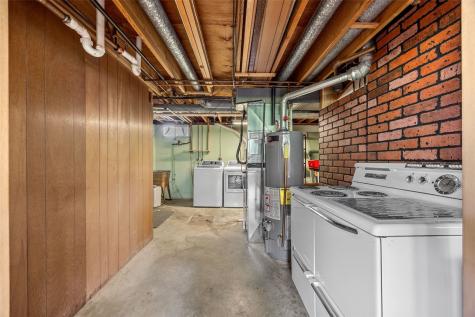 2500 Falbrook Drive NE Cedar Rapids IA 52402