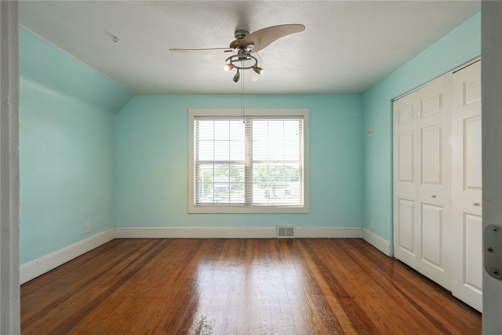 824 Center Pt Road Cedar Rapids IA 52402
