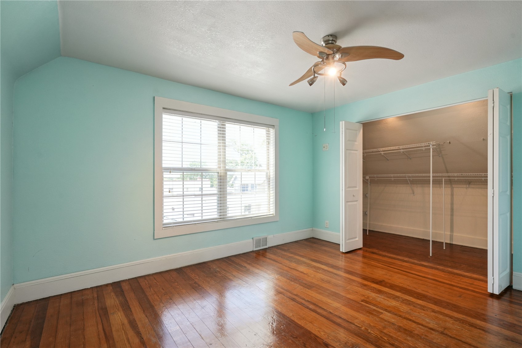 824 Center Pt Road Cedar Rapids IA 52402