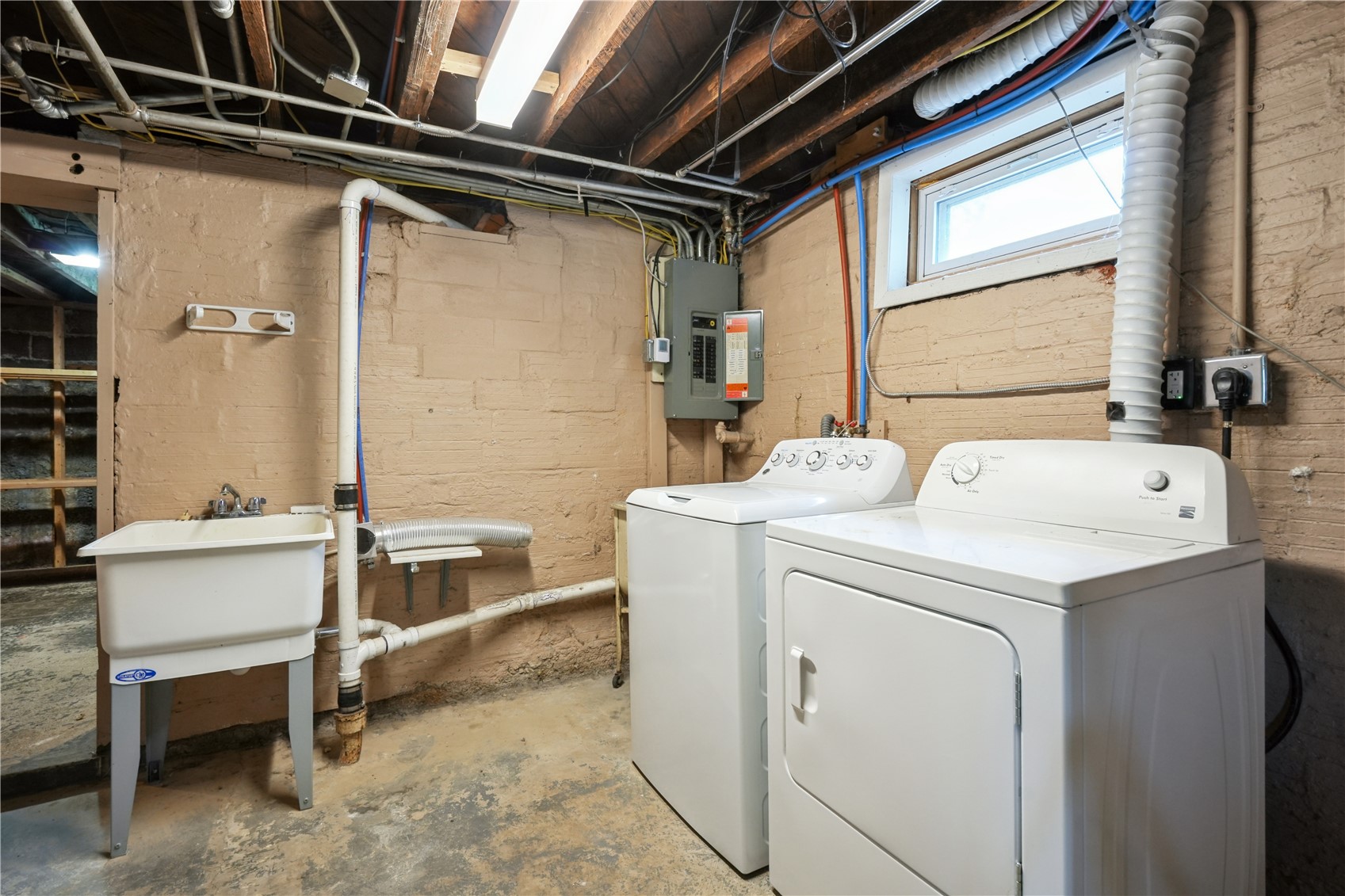 824 Center Pt Road Cedar Rapids IA 52402