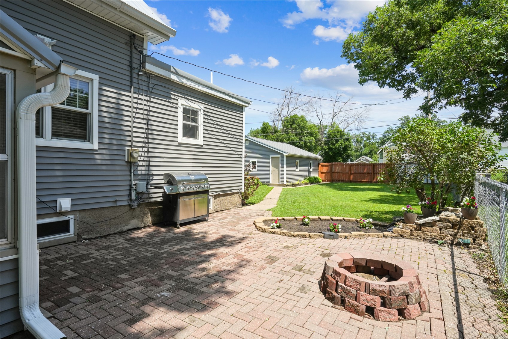 824 Center Pt Road Cedar Rapids IA 52402