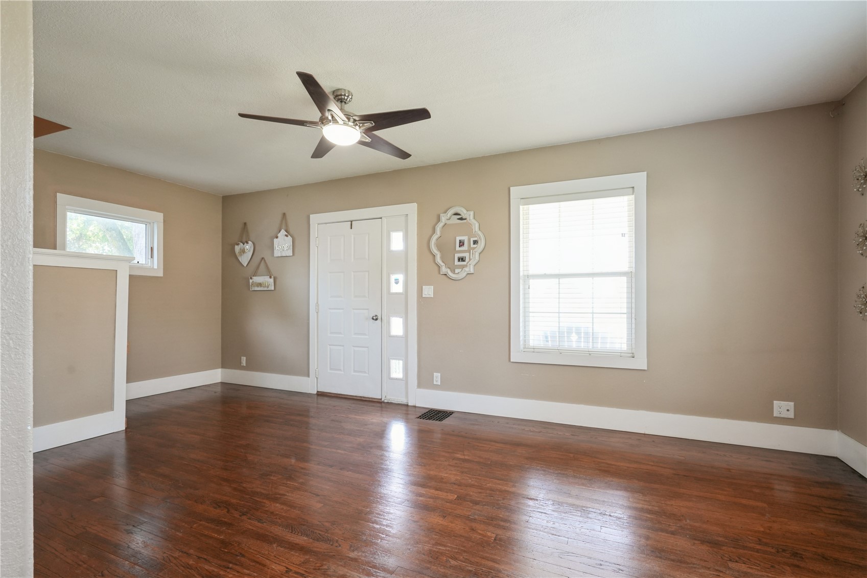 824 Center Pt Road Cedar Rapids IA 52402