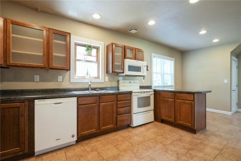 824 Center Pt Road Cedar Rapids IA 52402