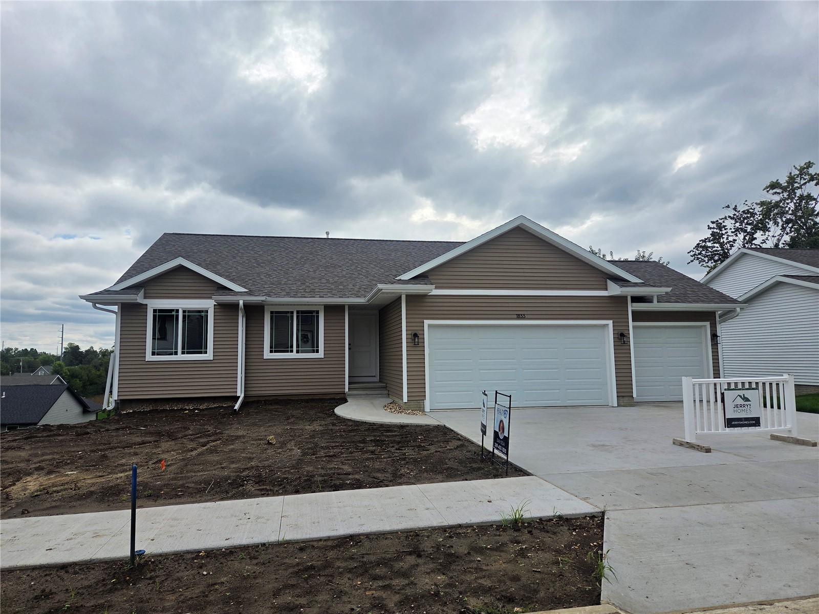 1833 Holly Meadow Avenue SW Cedar Rapids IA 52404