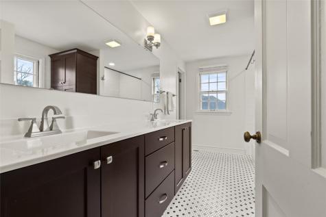 1920 Blake Boulevard SE Cedar Rapids IA 52403