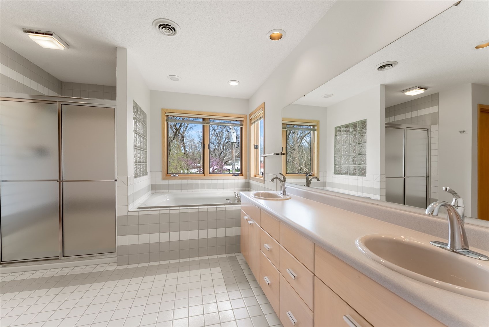 24 Samuel Drive Iowa City IA 52245