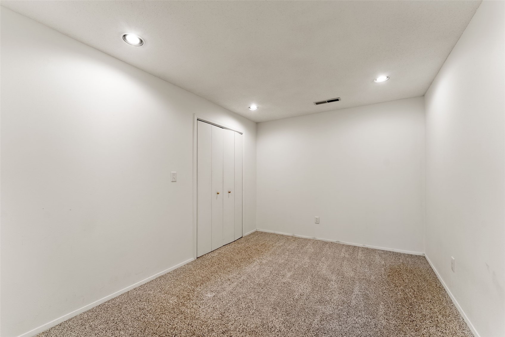 24 Samuel Drive Iowa City IA 52245