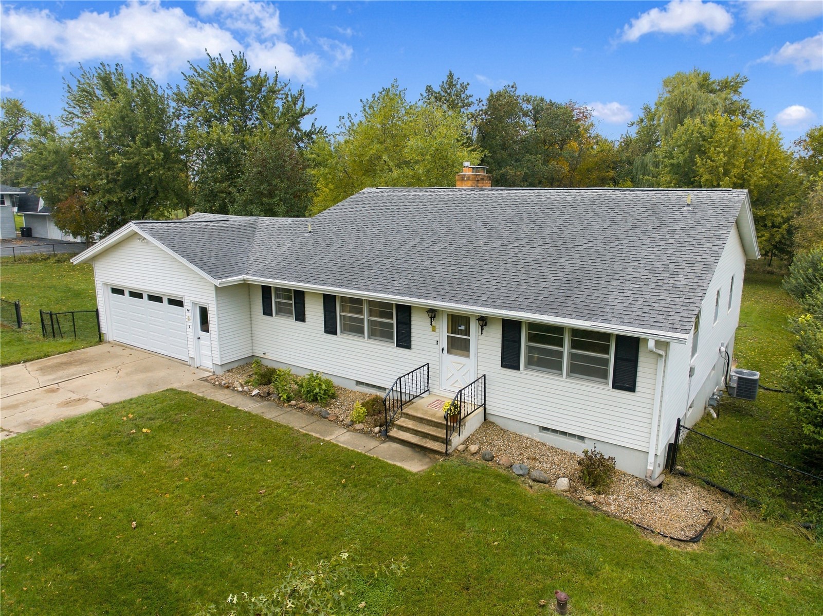 1030 Rolling Glen Drive Marion IA 52302