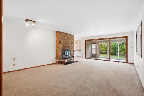 1030 Rolling Glen Drive Marion IA 52302