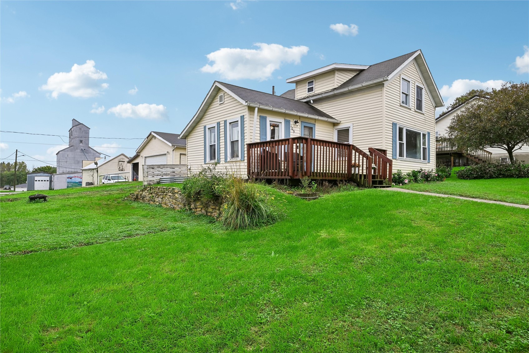 109 Tuttle Street E Norway IA 52318