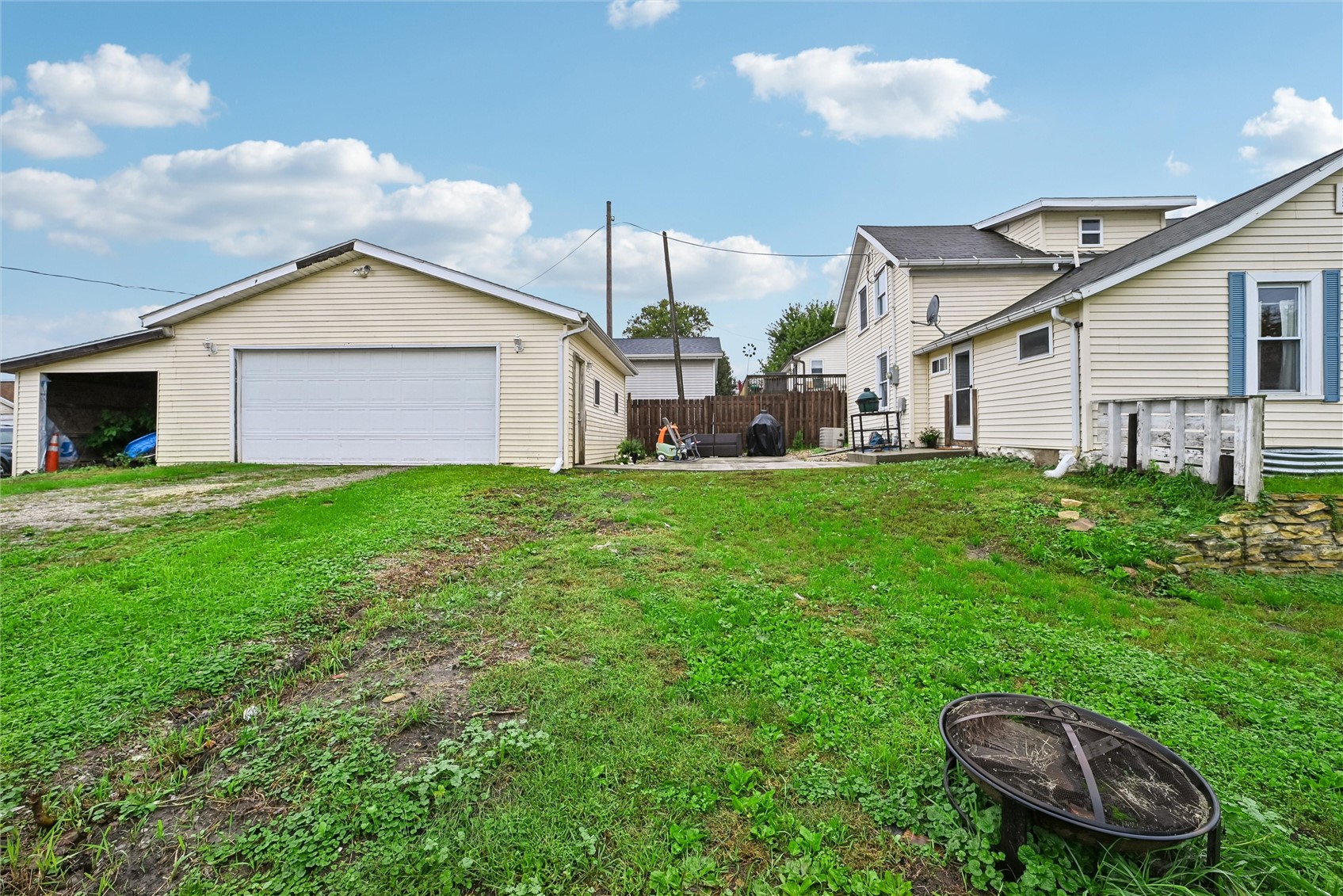 109 Tuttle Street E Norway IA 52318