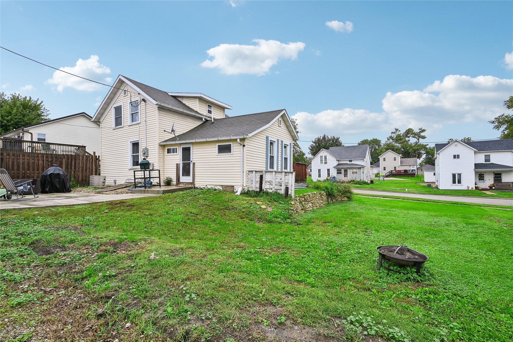 109 Tuttle Street E Norway IA 52318