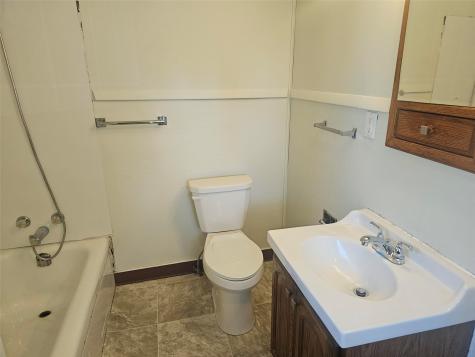 1105 5th Street E Vinton IA 52349