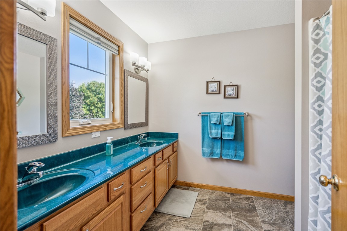 1285 Pacific Street Ely IA 52227