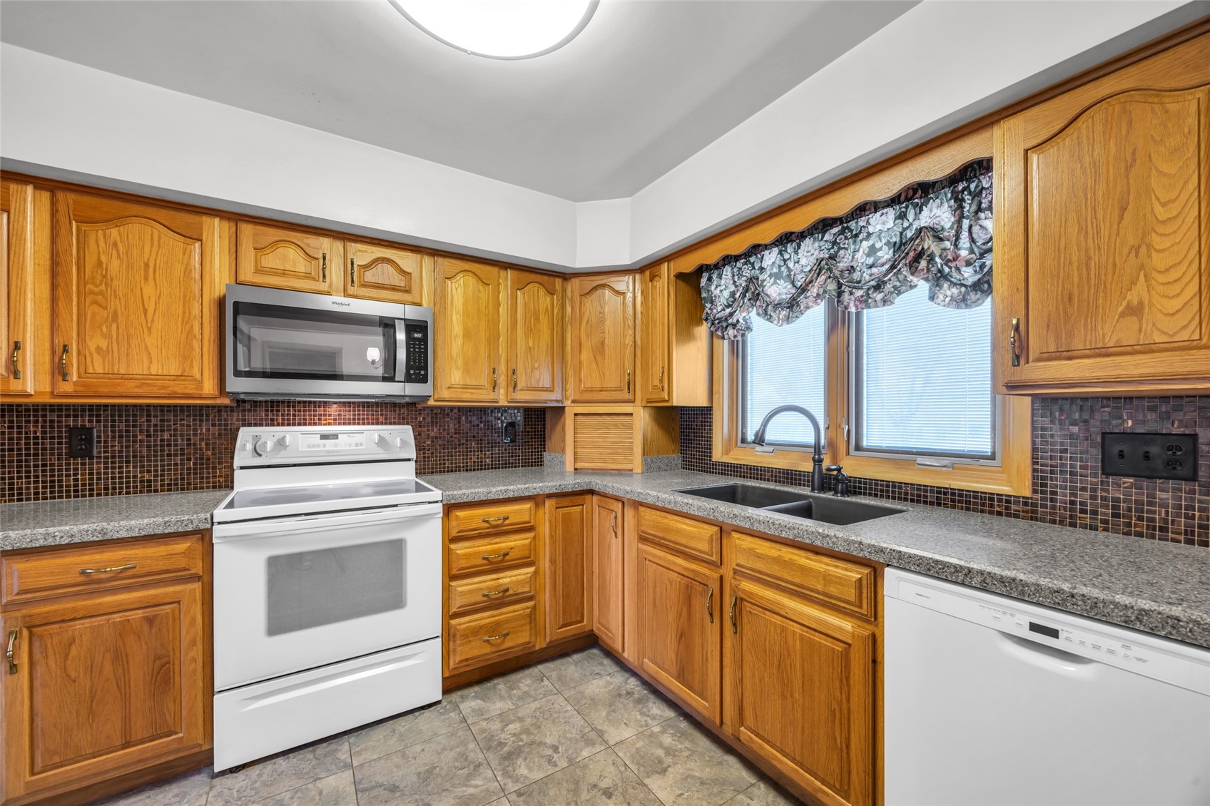 648 42nd Street NE Cedar Rapids IA 52402